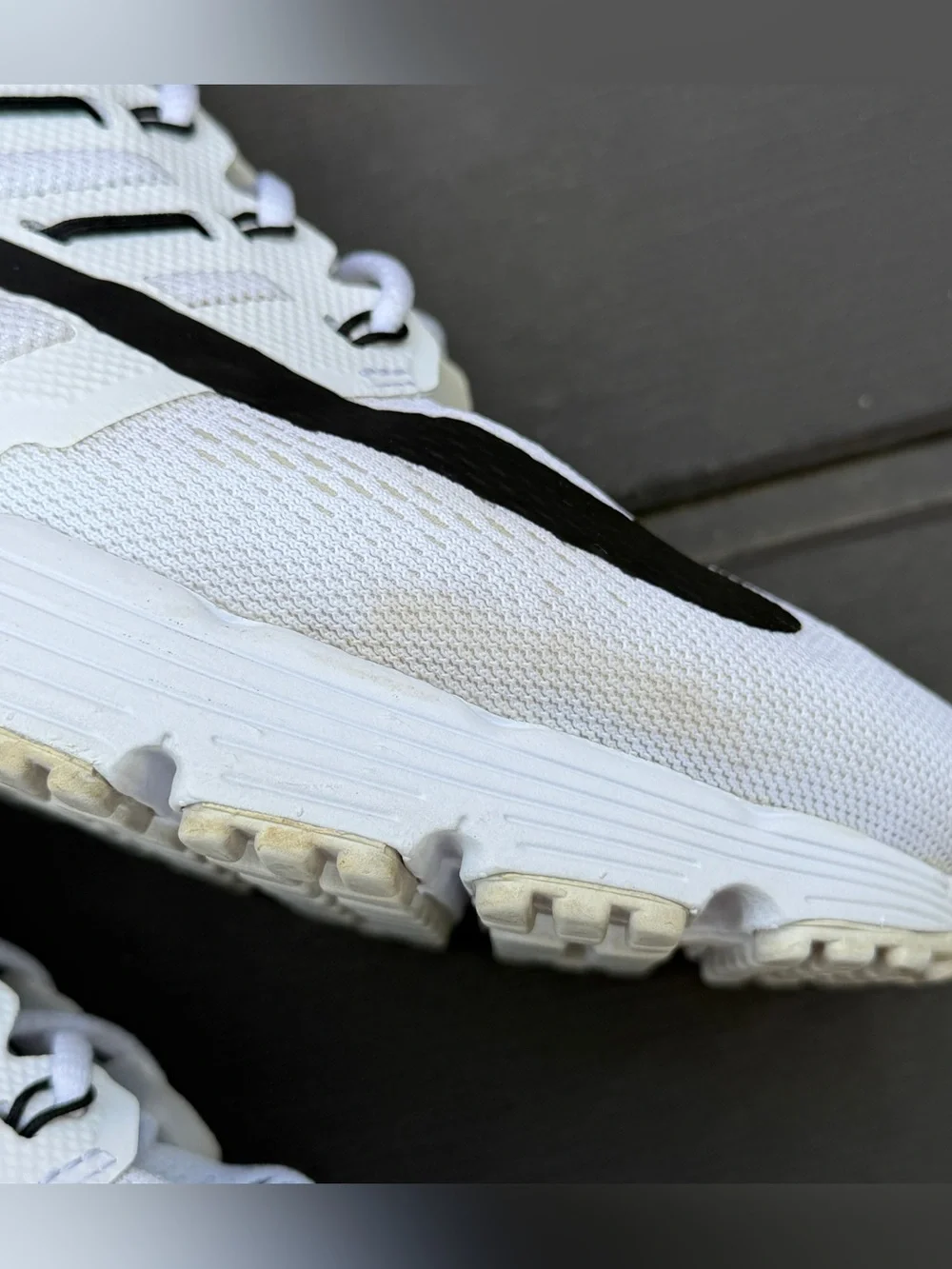 Nike Air Max Excellerate 4 Men’s Size 11 White Black Basketball Shoes, 2015
